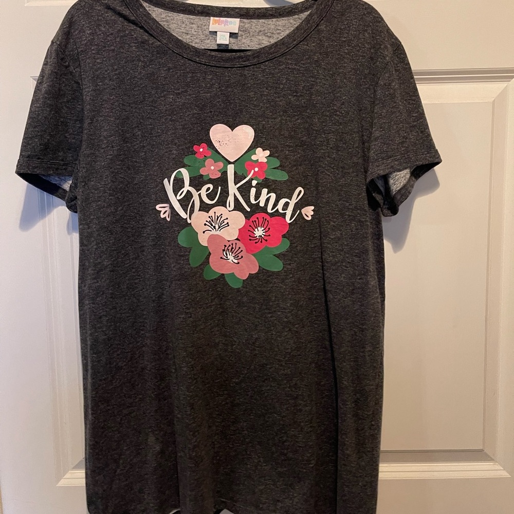 Lularoe 2XL Liv “Be Kind” t-shirt